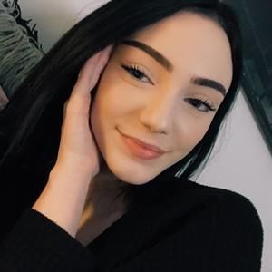 Meet your Posher, Brooke